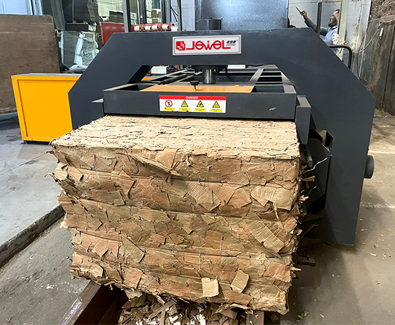 نظام تجميع النفايات الأوتوماتيكي بالكامل لمصنع الكرتون الروسي