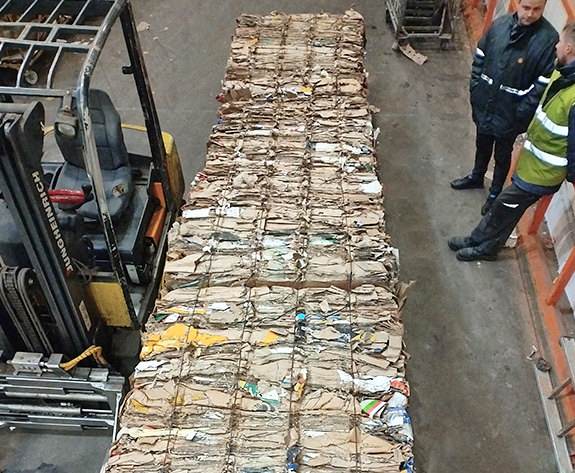 حل مكبس الكرتون عالي الكفاءة لمحلات السوبر ماركت ذات السلسلة الكبيرة في روسيا