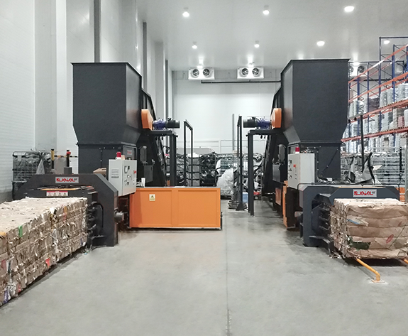 حل التخلص الآلي من النفايات المعبأة في مركز الخدمات اللوجستية الرائد للسوبر ماركت في روسيا